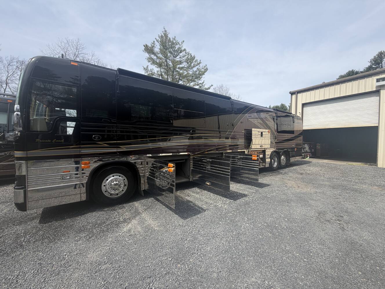 A photo of this 2001 Featherlite Coaches VANTARE