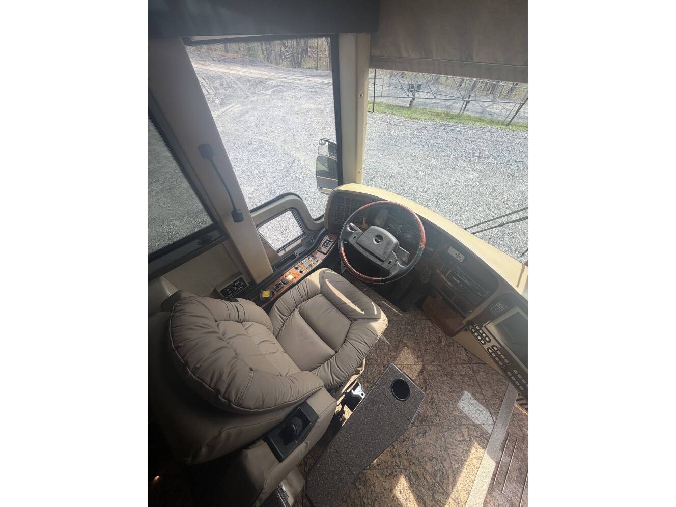 A photo of this 2001 Featherlite Coaches VANTARE