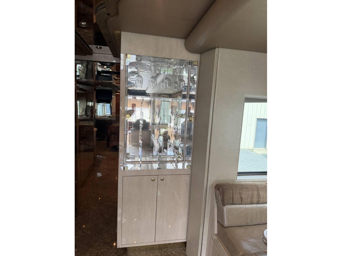 A photo of this 2001 Featherlite Coaches VANTARE