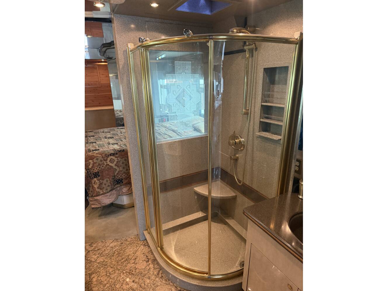 A photo of this 2001 Featherlite Coaches VANTARE