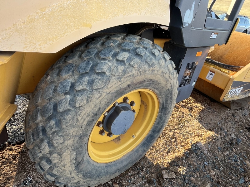 2016 VOLVO SD75B