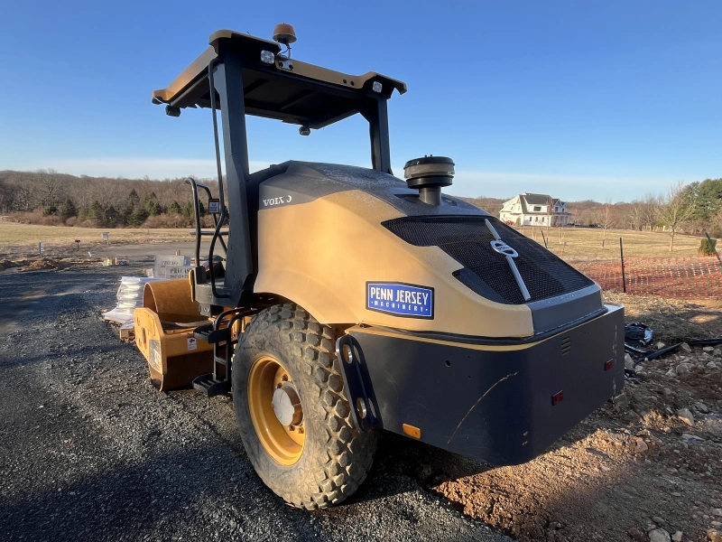 2016 VOLVO SD75B