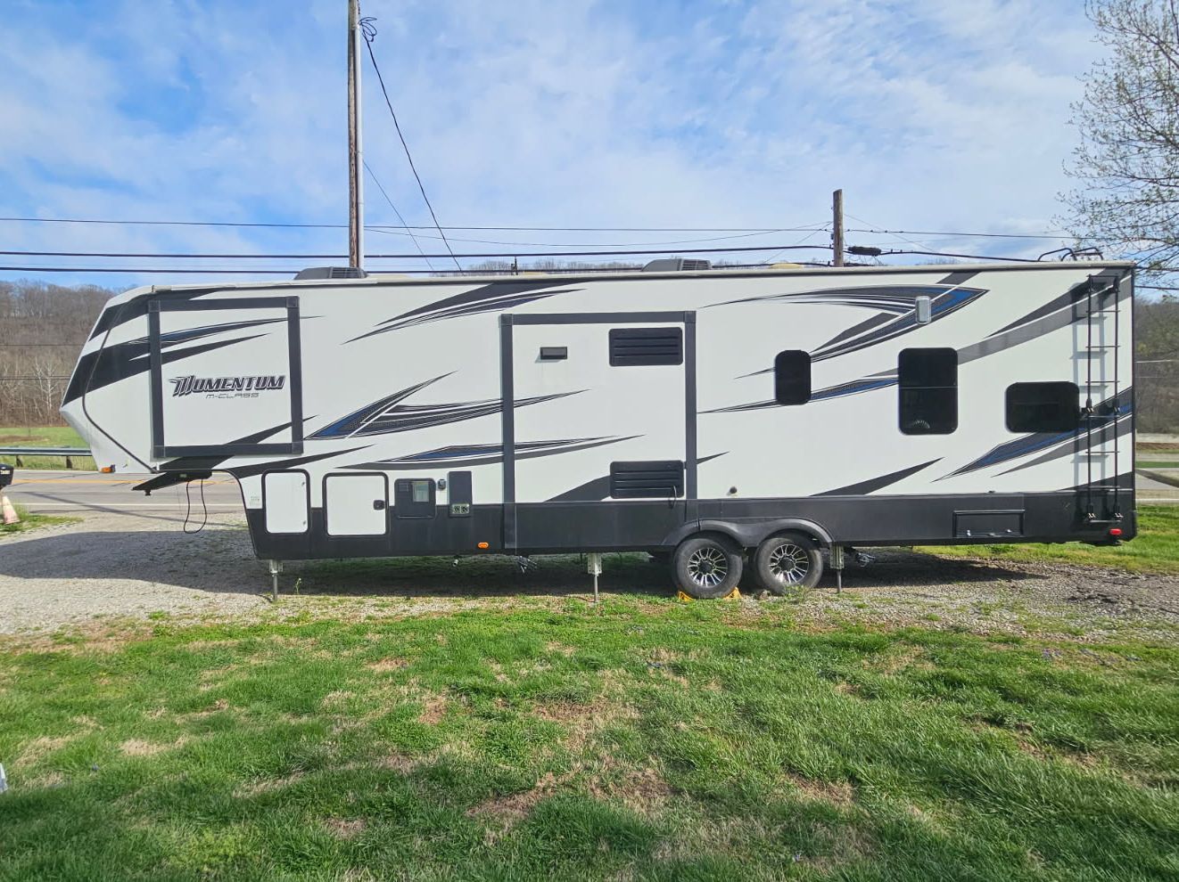 2018 Grand Design MOMENTUM M-CLASS 350M RV