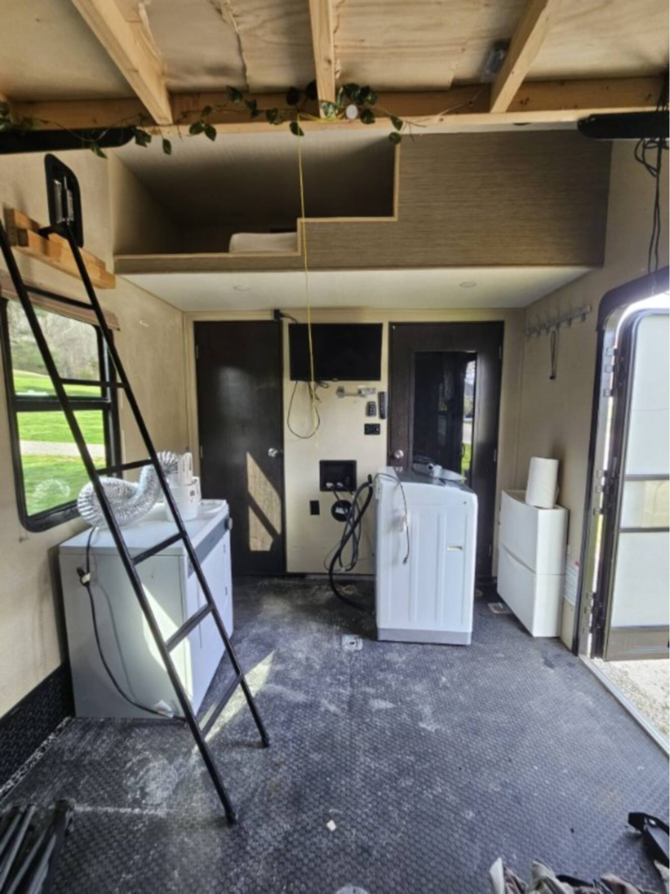 A photo of this 2018 Grand Design MOMENTUM M-CLASS 350M