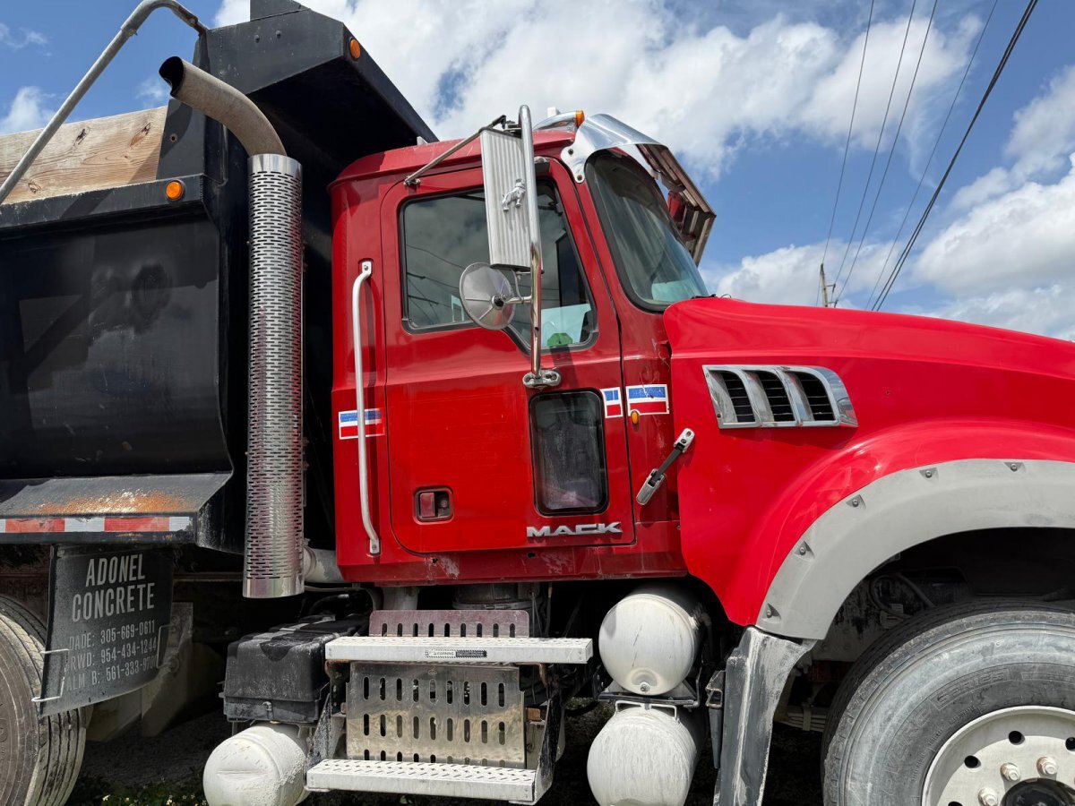 2012 MACK GRANITE in Miami, FL