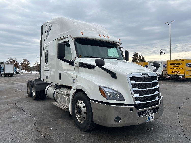 2020 FREIGHTLINER CASCADIA 126 in Rothschild, WI