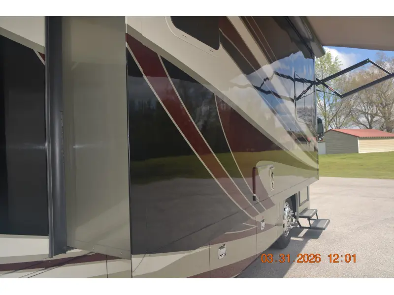 2014 Tiffin Motorhomes Phaeton 40 QTH