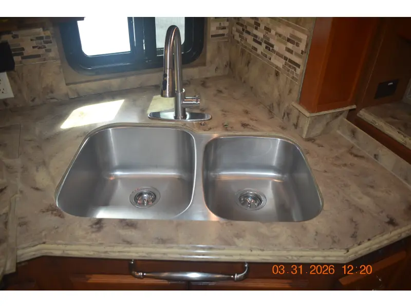 2014 Tiffin Motorhomes Phaeton 40 QTH
