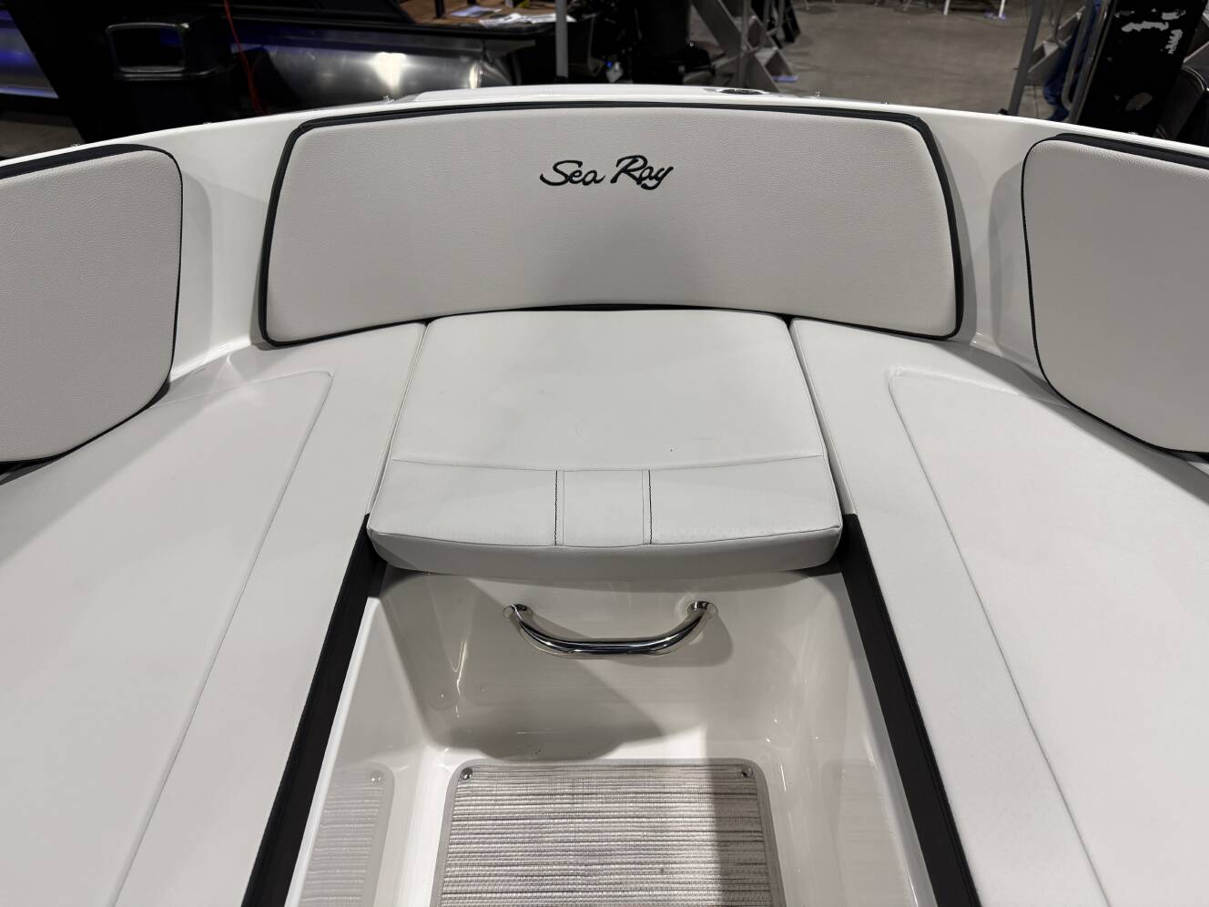 A photo of this 2026 Sea Ray SPX 210