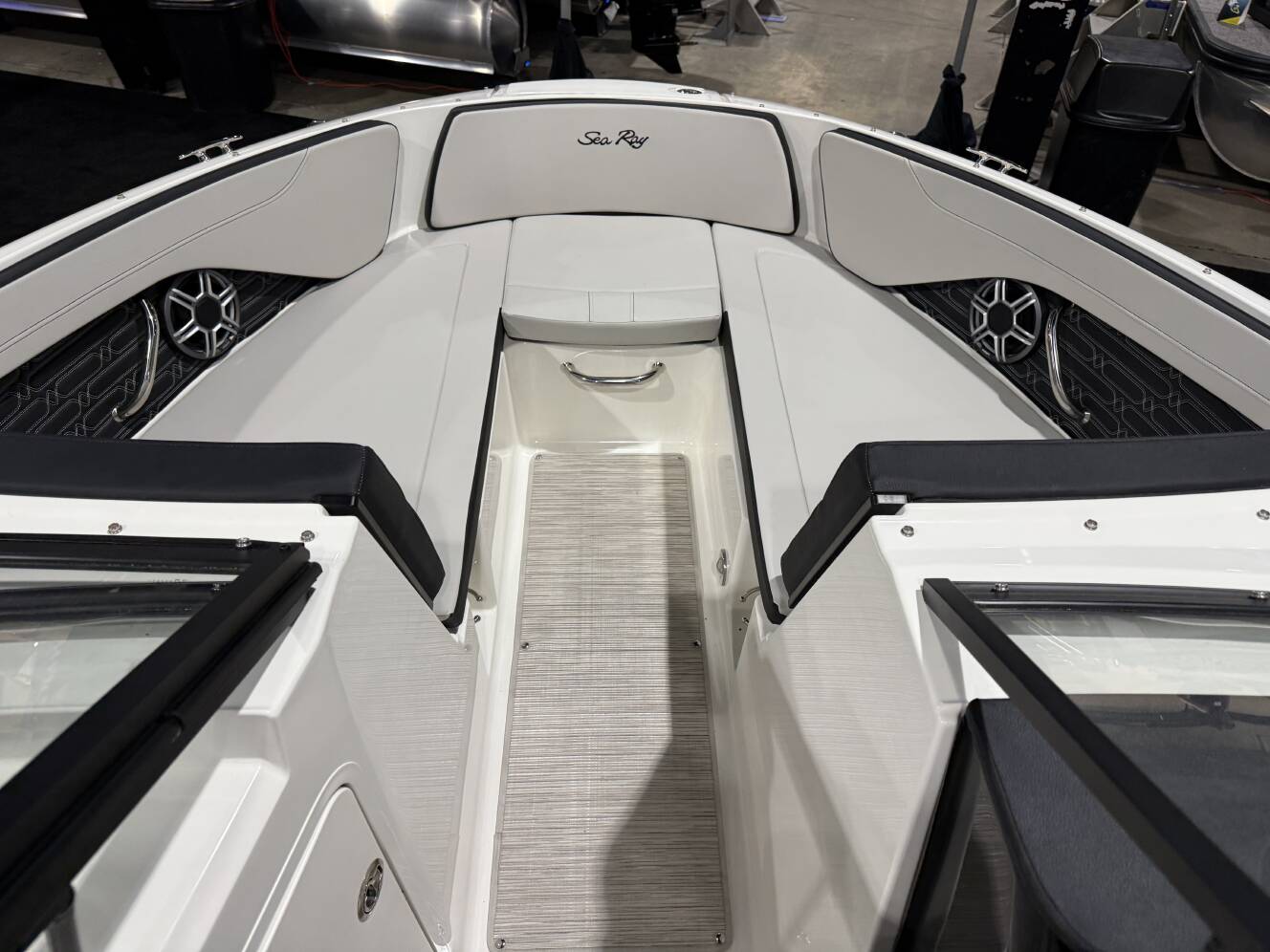 A photo of this 2026 Sea Ray SPX 210
