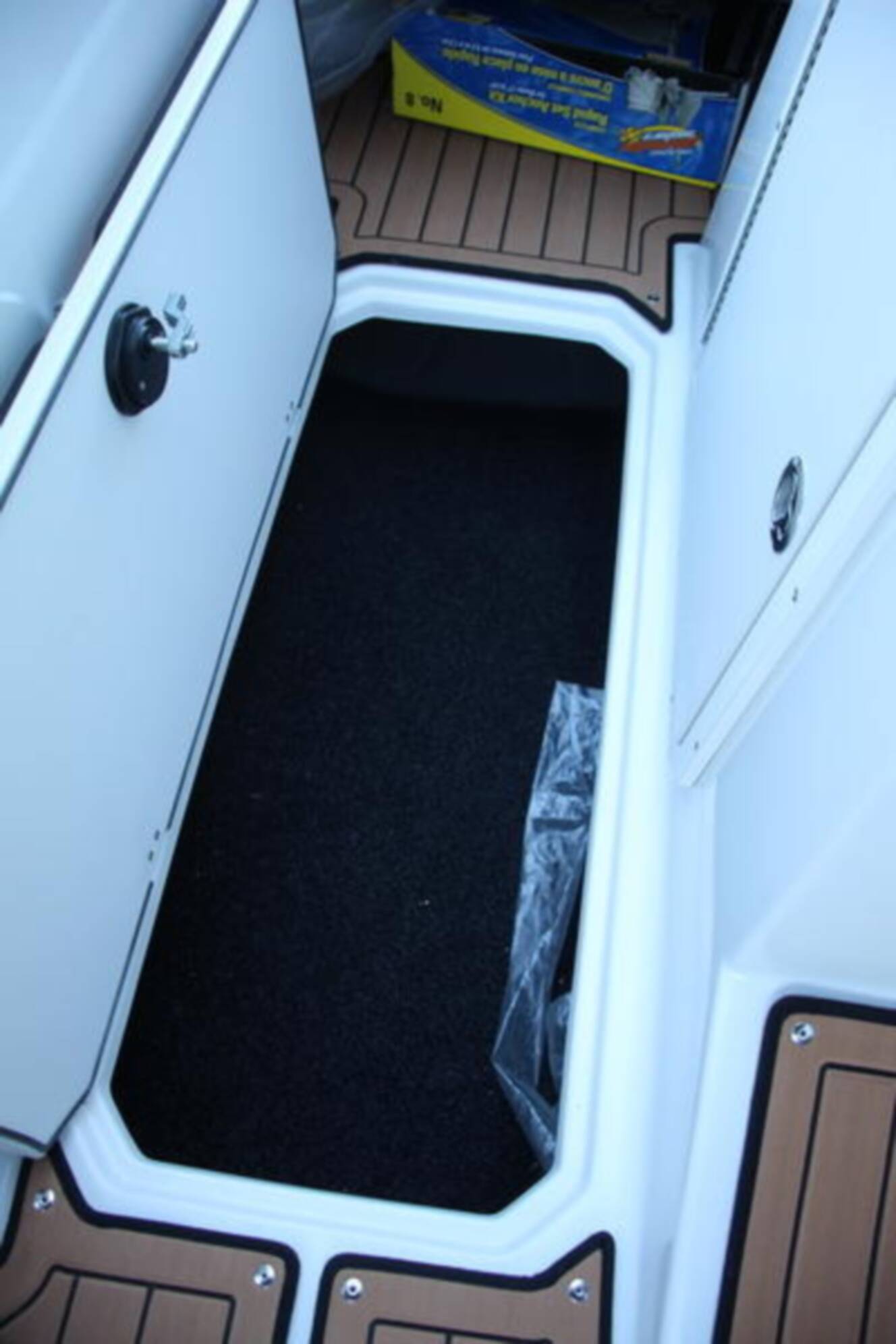 A photo of this 2025 Starcraft Marine SVX 230