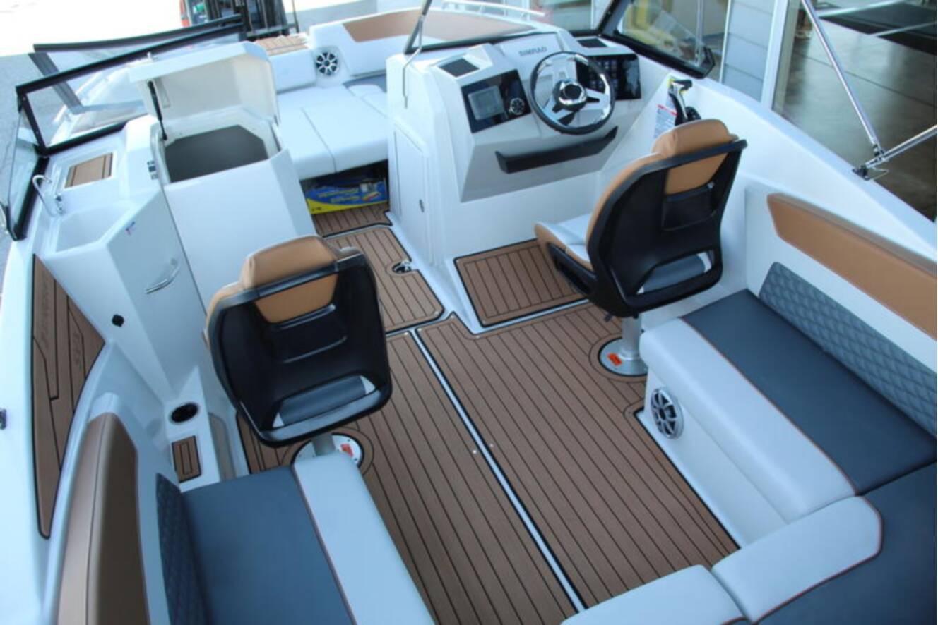 A photo of this 2025 Starcraft Marine SVX 230