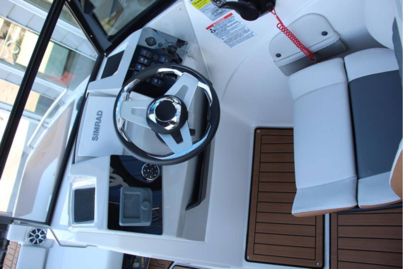 A photo of this 2025 Starcraft Marine SVX 230