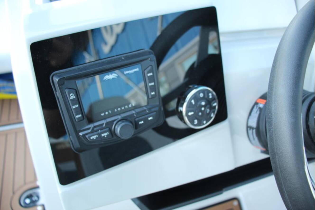A photo of this 2025 Starcraft Marine SVX 230