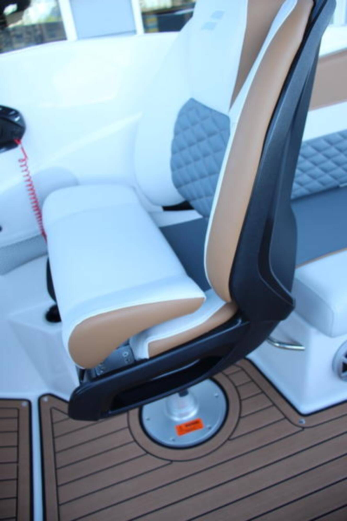 A photo of this 2025 Starcraft Marine SVX 230