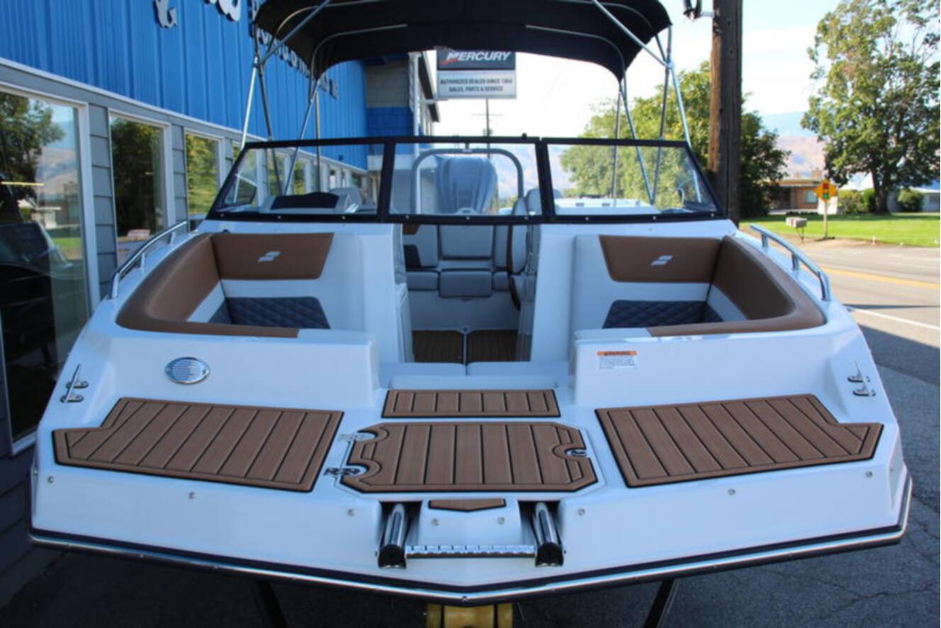 A photo of this 2025 Starcraft Marine SVX 230