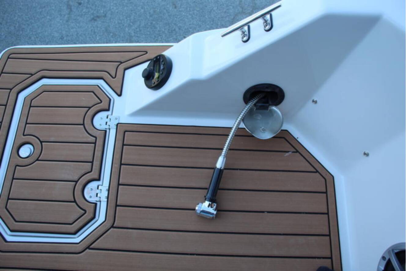 A photo of this 2025 Starcraft Marine SVX 230