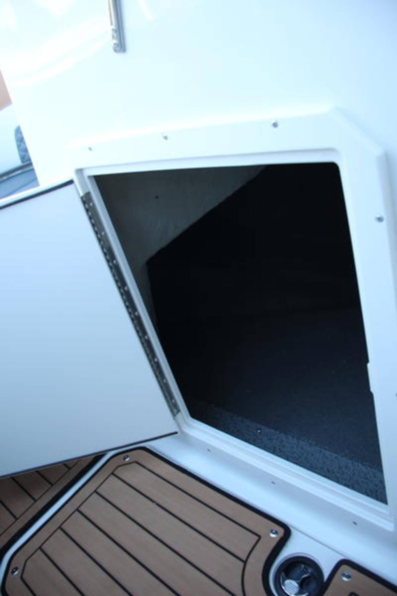 A photo of this 2025 Starcraft Marine SVX 230