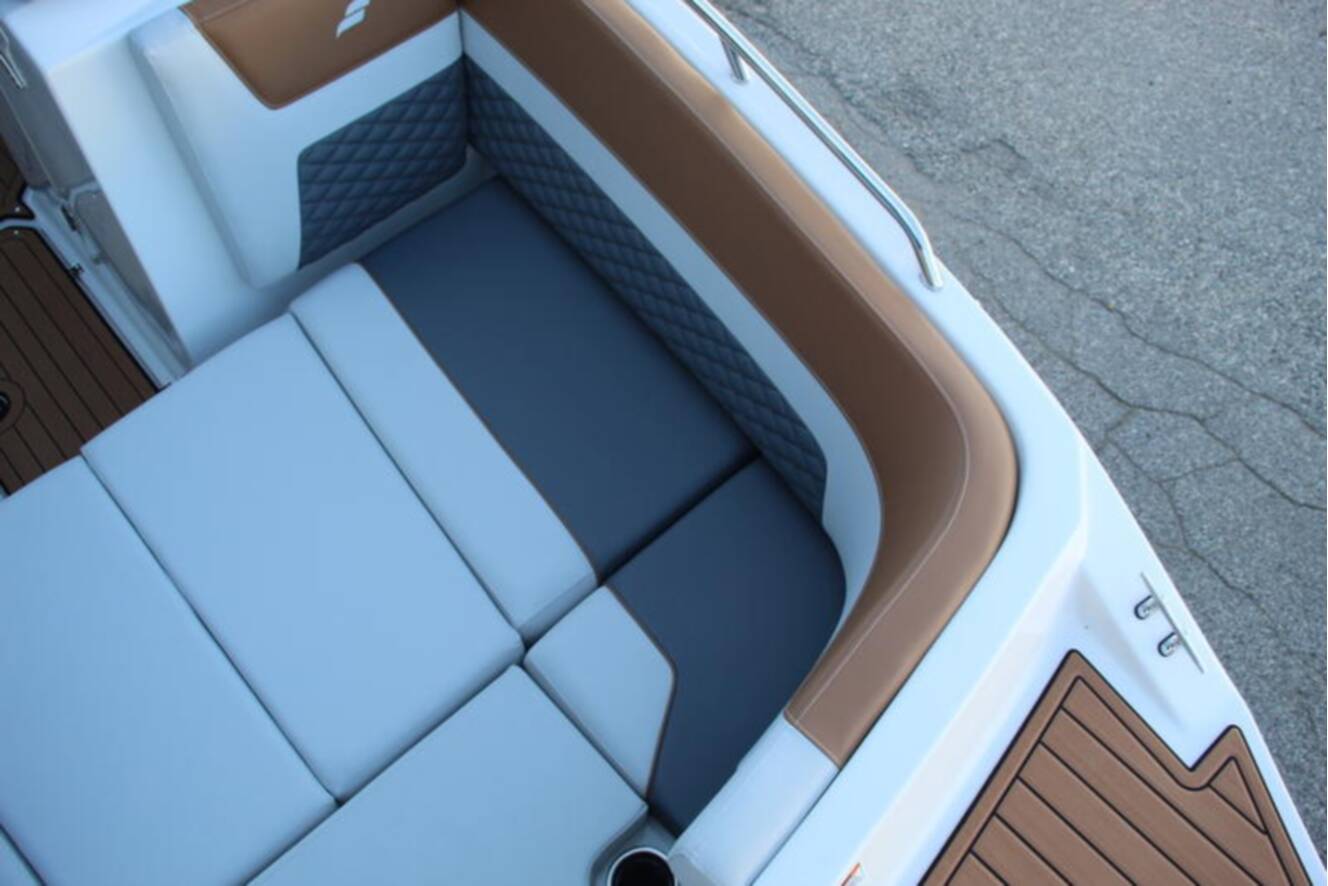 A photo of this 2025 Starcraft Marine SVX 230