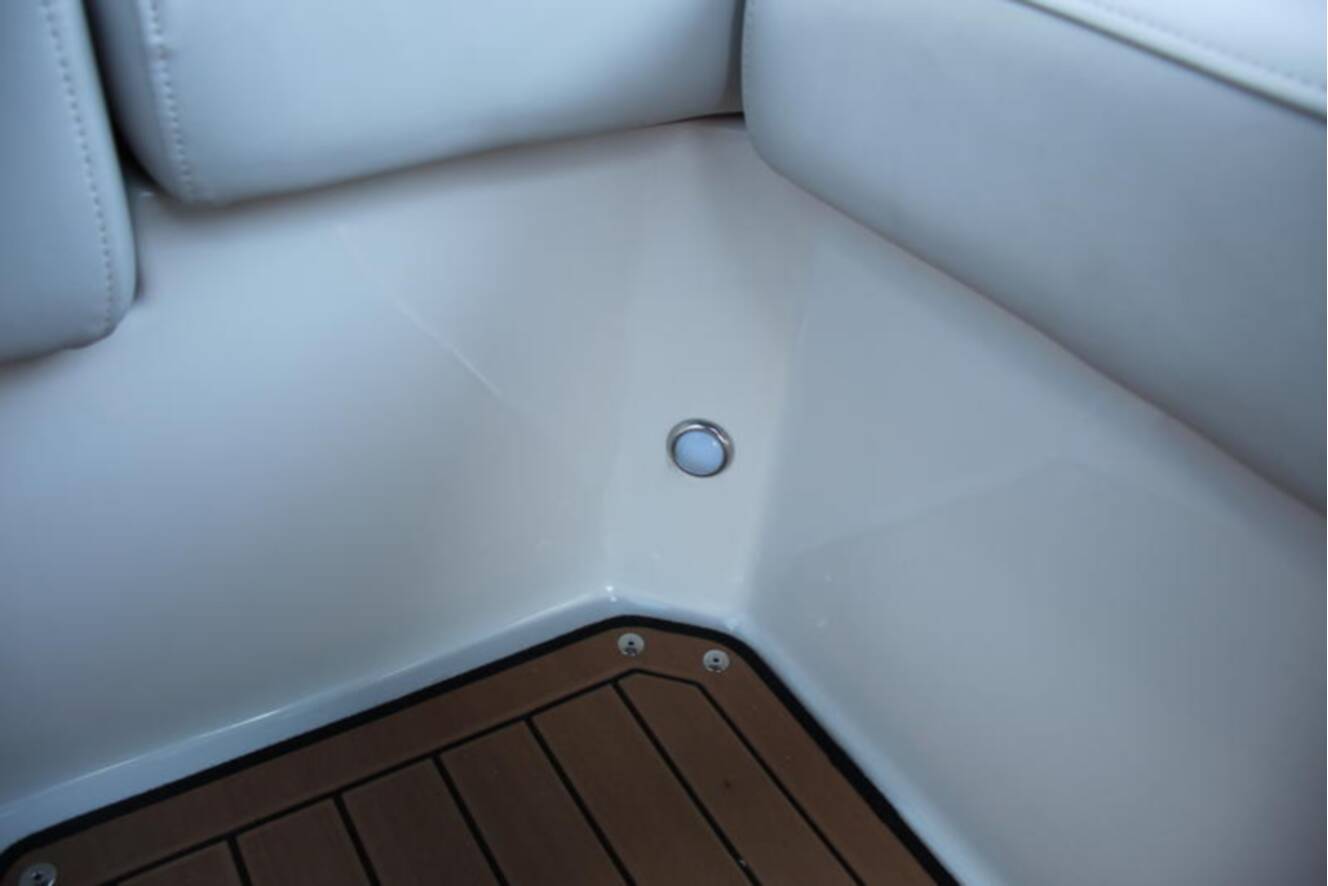 A photo of this 2025 Starcraft Marine SVX 230