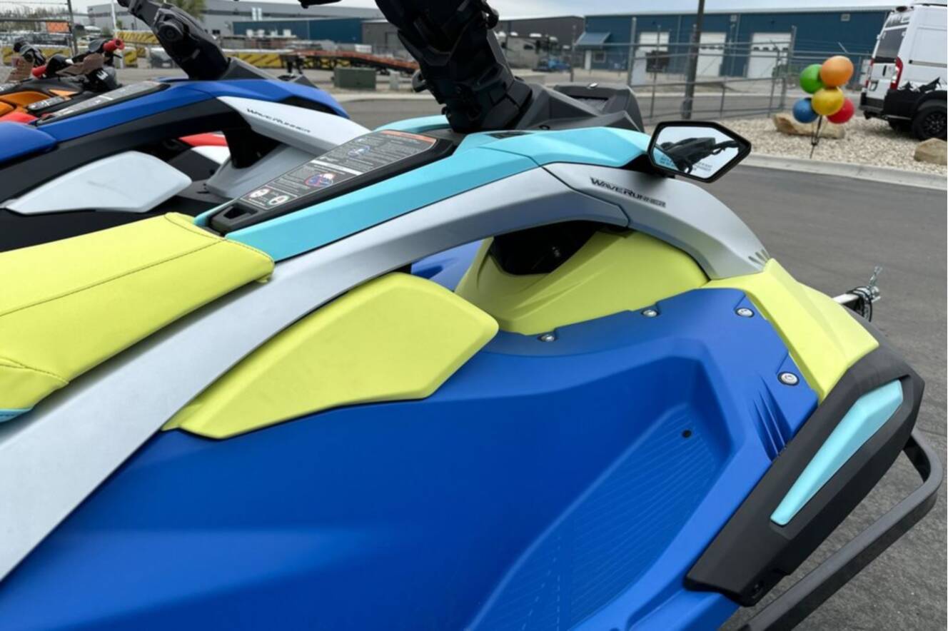 A photo of this 2026 Yamaha JETBLASTER PRO 3-AZURE BLUE/LUNAR YELLOW