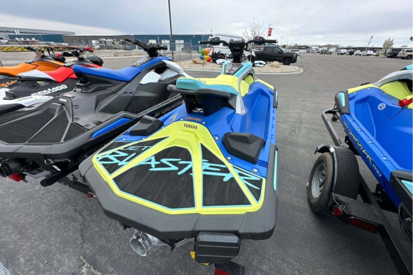 A photo of this 2026 Yamaha JETBLASTER PRO 3-AZURE BLUE/LUNAR YELLOW