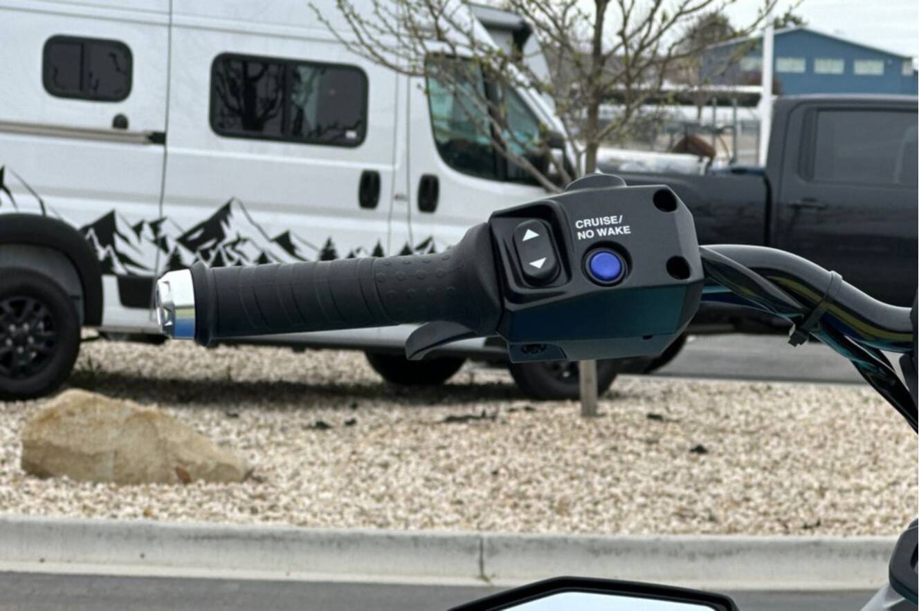 A photo of this 2026 Yamaha JETBLASTER PRO 3-AZURE BLUE/LUNAR YELLOW