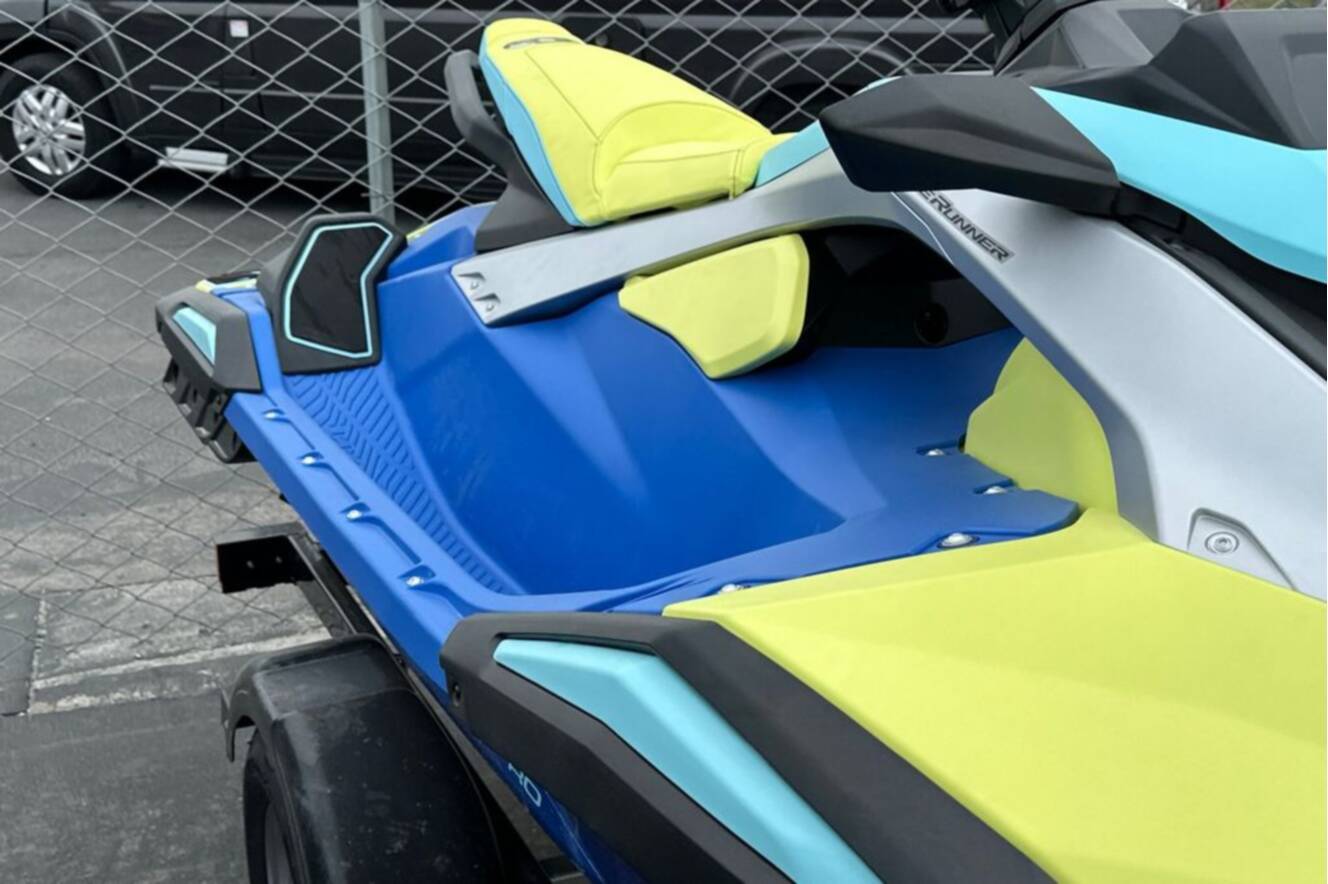A photo of this 2026 Yamaha JETBLASTER PRO 3-AZURE BLUE/LUNAR YELLOW
