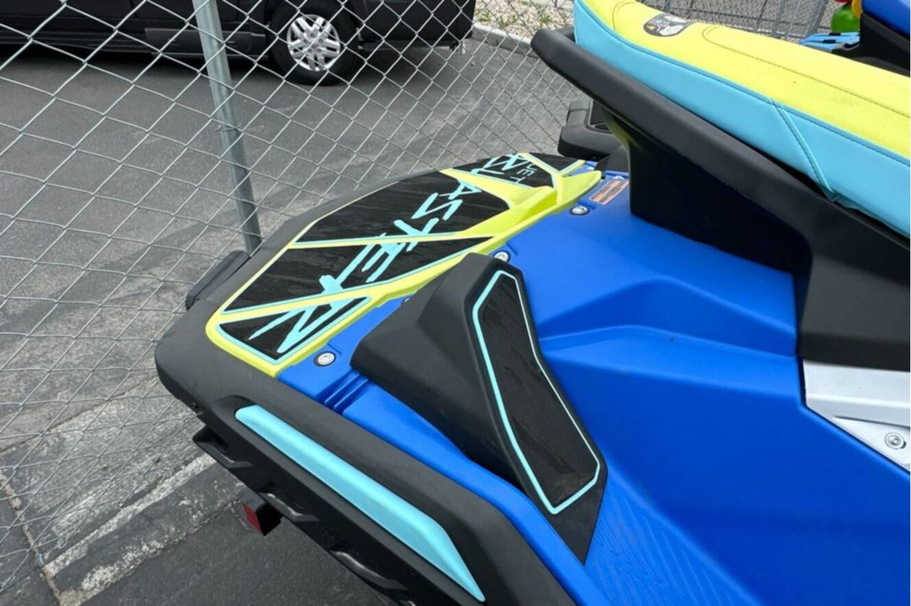 A photo of this 2026 Yamaha JETBLASTER PRO 3-AZURE BLUE/LUNAR YELLOW