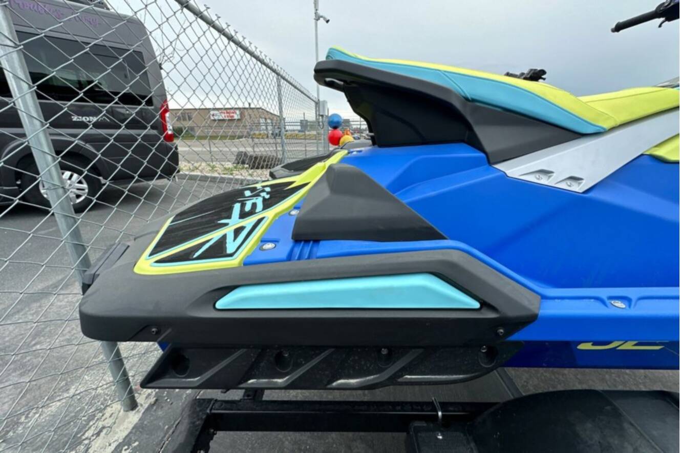 A photo of this 2026 Yamaha JETBLASTER PRO 3-AZURE BLUE/LUNAR YELLOW