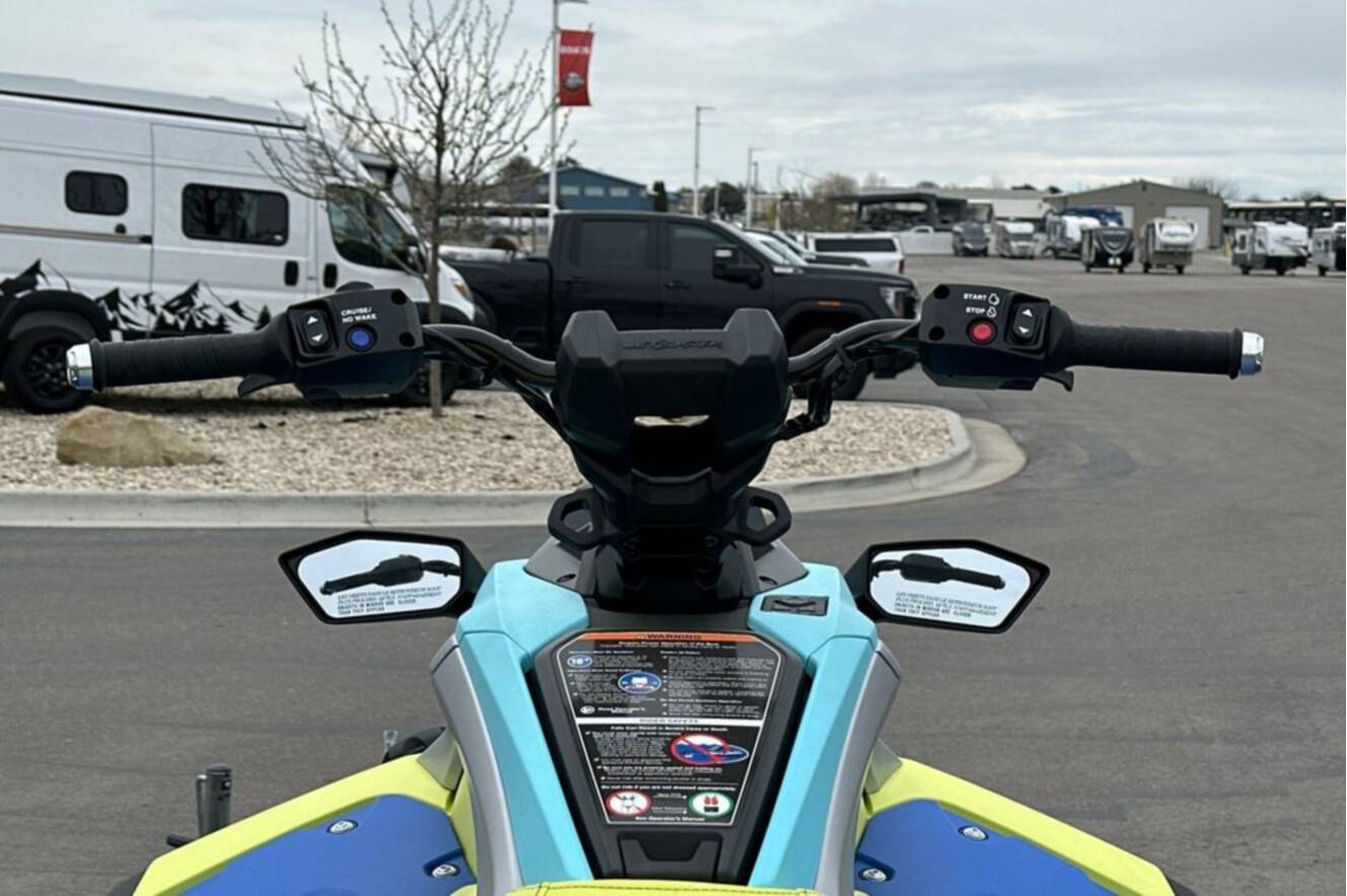 A photo of this 2026 Yamaha JETBLASTER PRO 3-AZURE BLUE/LUNAR YELLOW