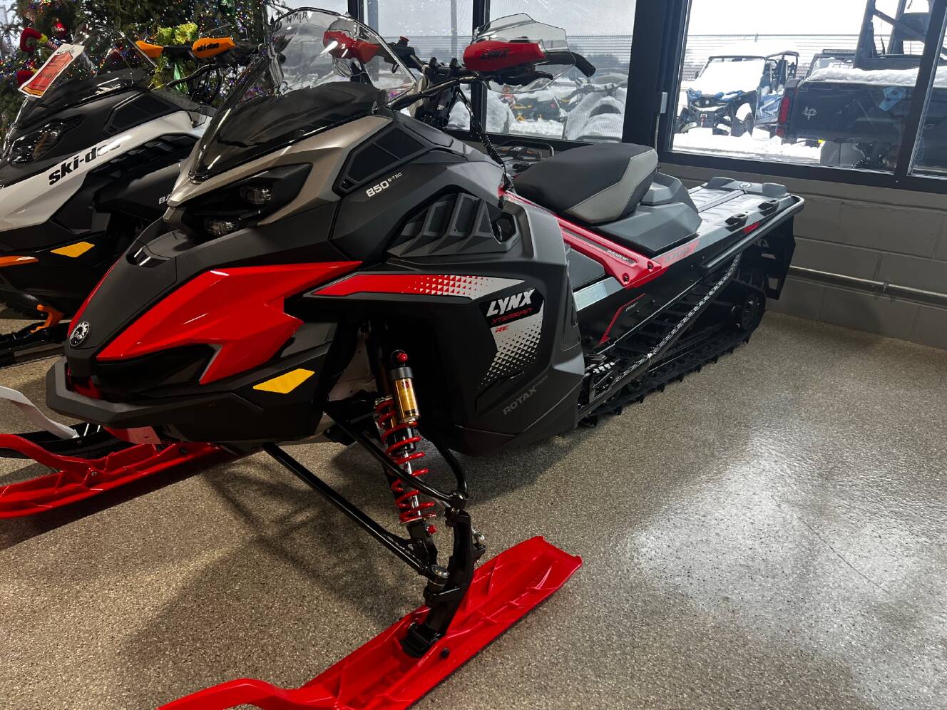 A photo of this 2026 Lynx Xterrain RE 850 E-TEC PowderMax 2.0 M.S. / E.S. w/ 10.
