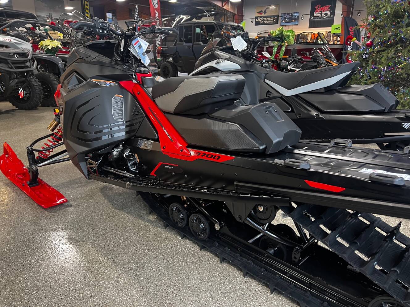 A photo of this 2026 Lynx Xterrain RE 850 E-TEC PowderMax 2.0 M.S. / E.S. w/ 10.