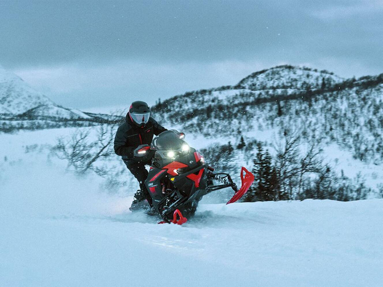 A photo of this 2026 Lynx Xterrain RE 850 E-TEC PowderMax 2.0 M.S. / E.S. w/ 10.