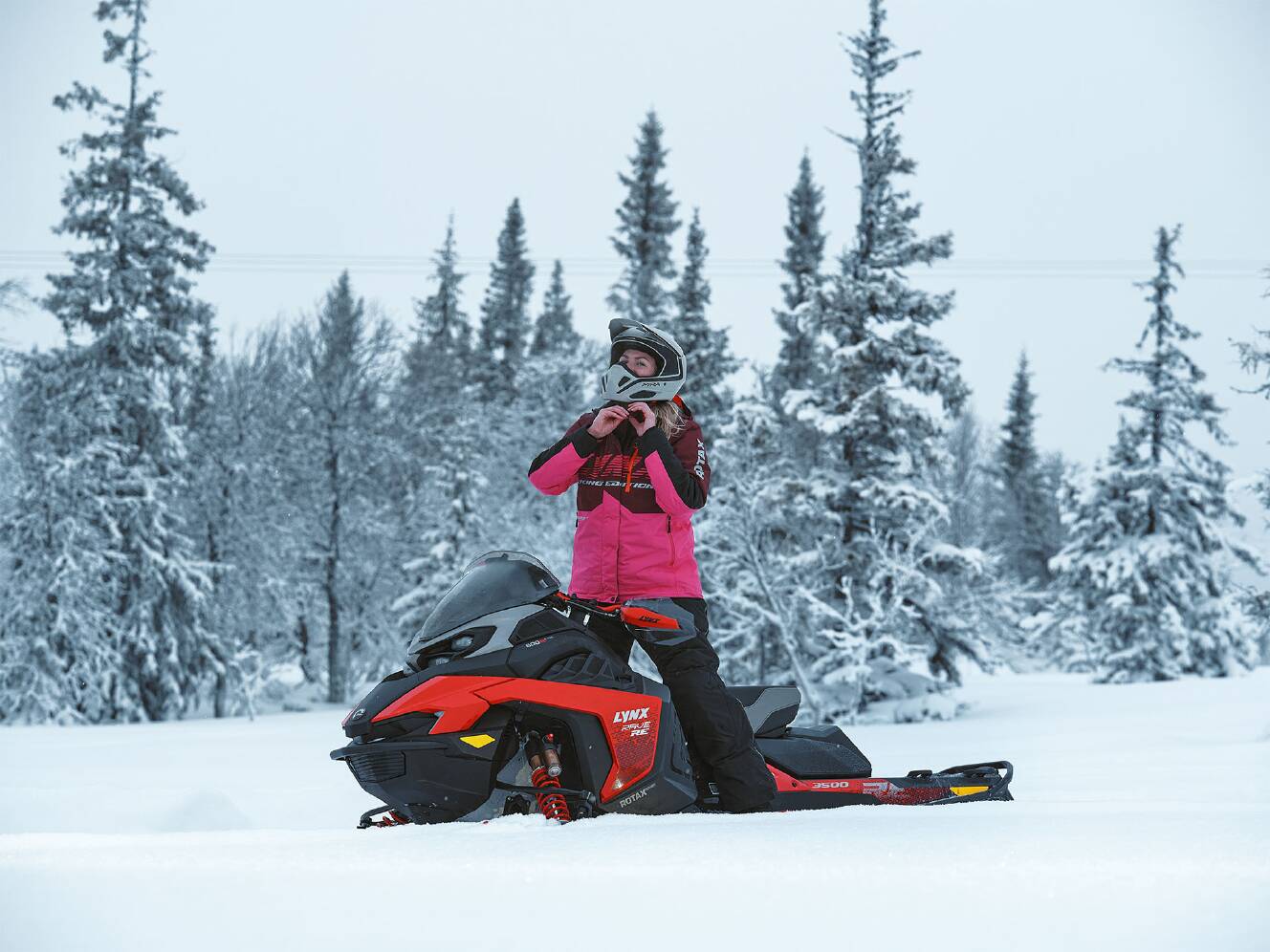 A photo of this 2026 Lynx Rave RE 600R E-TEC Ice Ripper XT 1.5 M.S. / E.S. w/ 10
