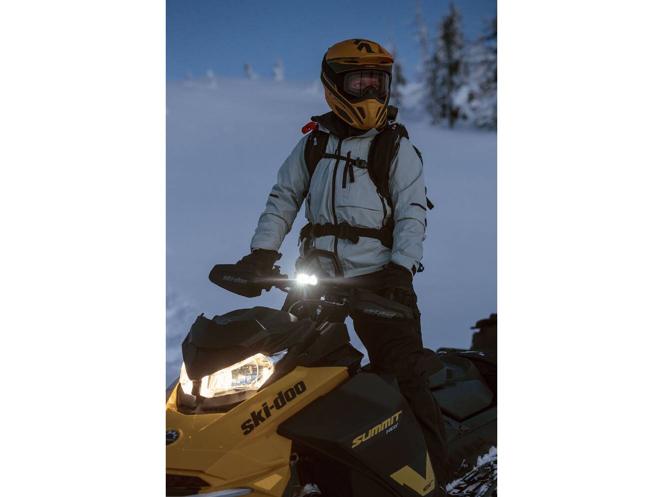 A photo of this 2025 Ski-Doo Summit NEO 600 EFI ES Hurricane 1.75 w/ FlexEdge HAC
