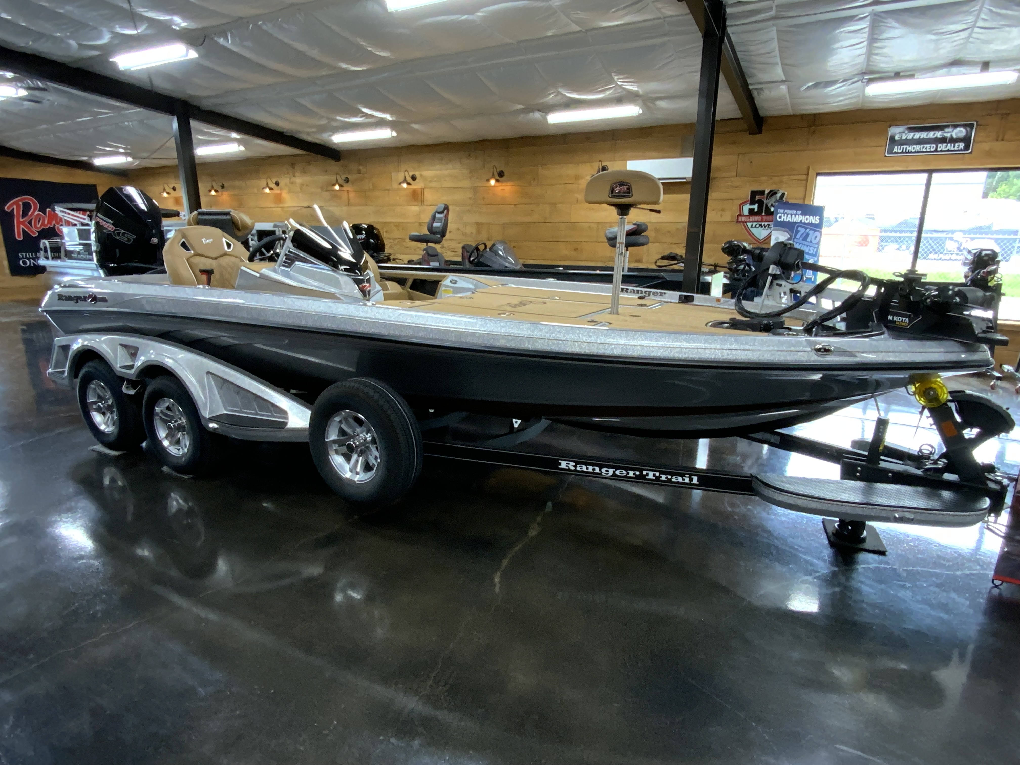 2026 Ranger Boats Z Comanche® Z520R Ultra RANGER CUP EQUIPPED in lexington TN