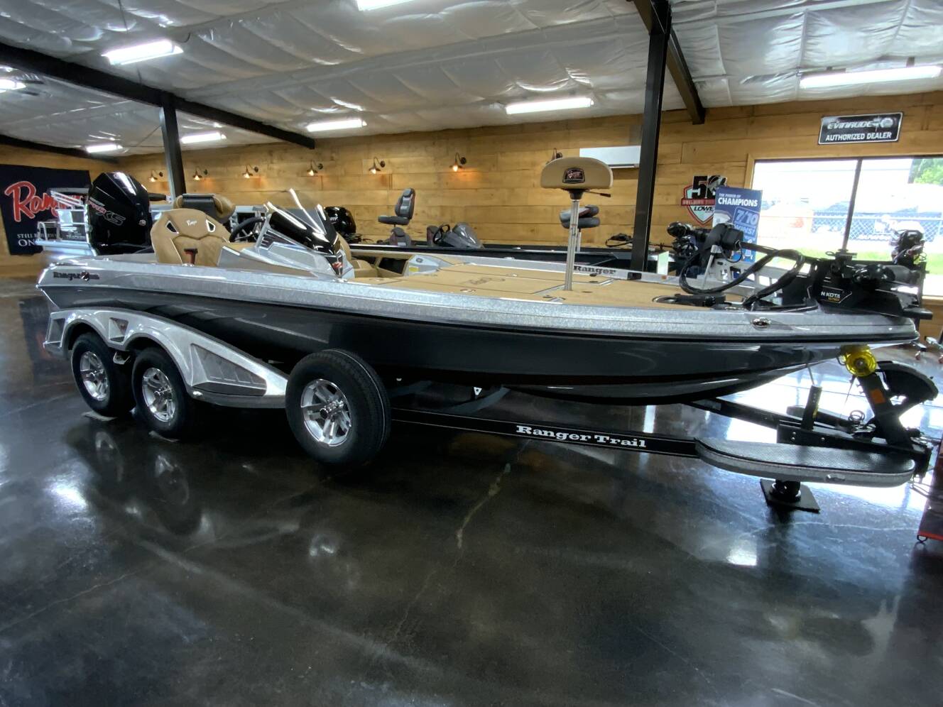 A photo of this 2026 Ranger Boats Z Comanche® Z520R Ultra