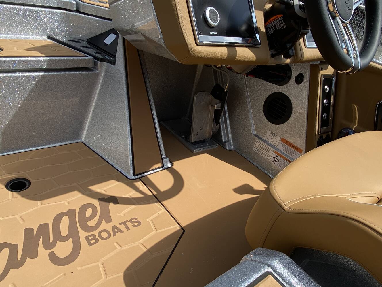A photo of this 2026 Ranger Boats Z Comanche® Z520R Ultra