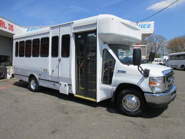 2017 Ford E-450, 5 PASS, HANDICAP BUS in South Amboy, NJ