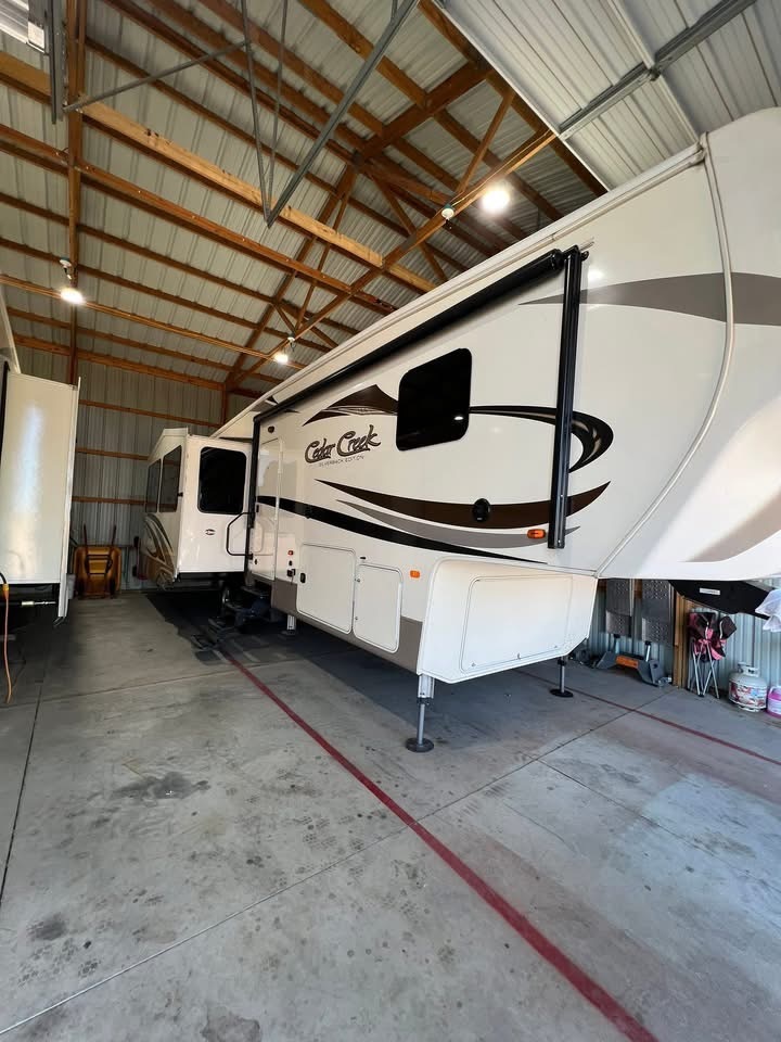 2017 Forest River CEDAR CREEK SILVERBACK 29RE RV