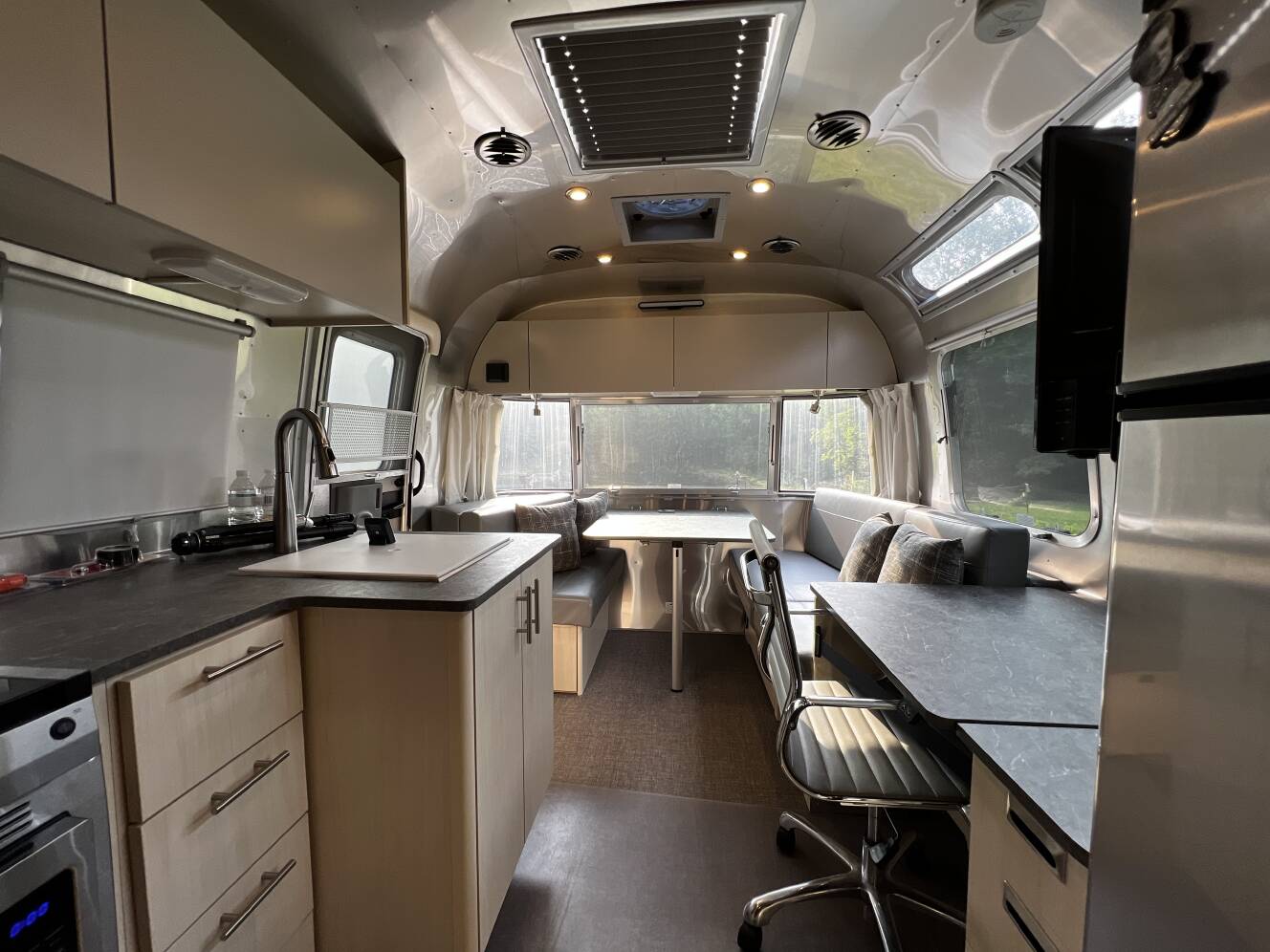 A photo of this 2023 Airstream FLYING CLOUD 25FB TWIN