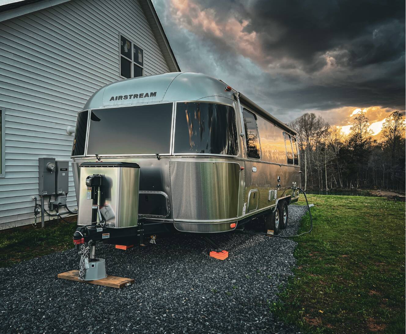 A photo of this 2023 Airstream FLYING CLOUD 25FB TWIN