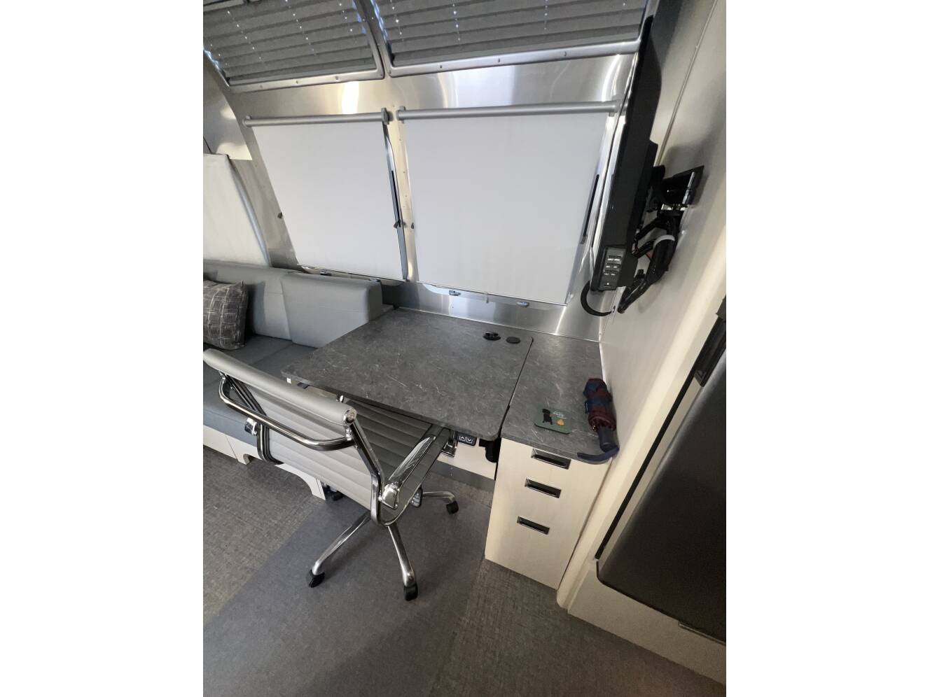 A photo of this 2023 Airstream FLYING CLOUD 25FB TWIN