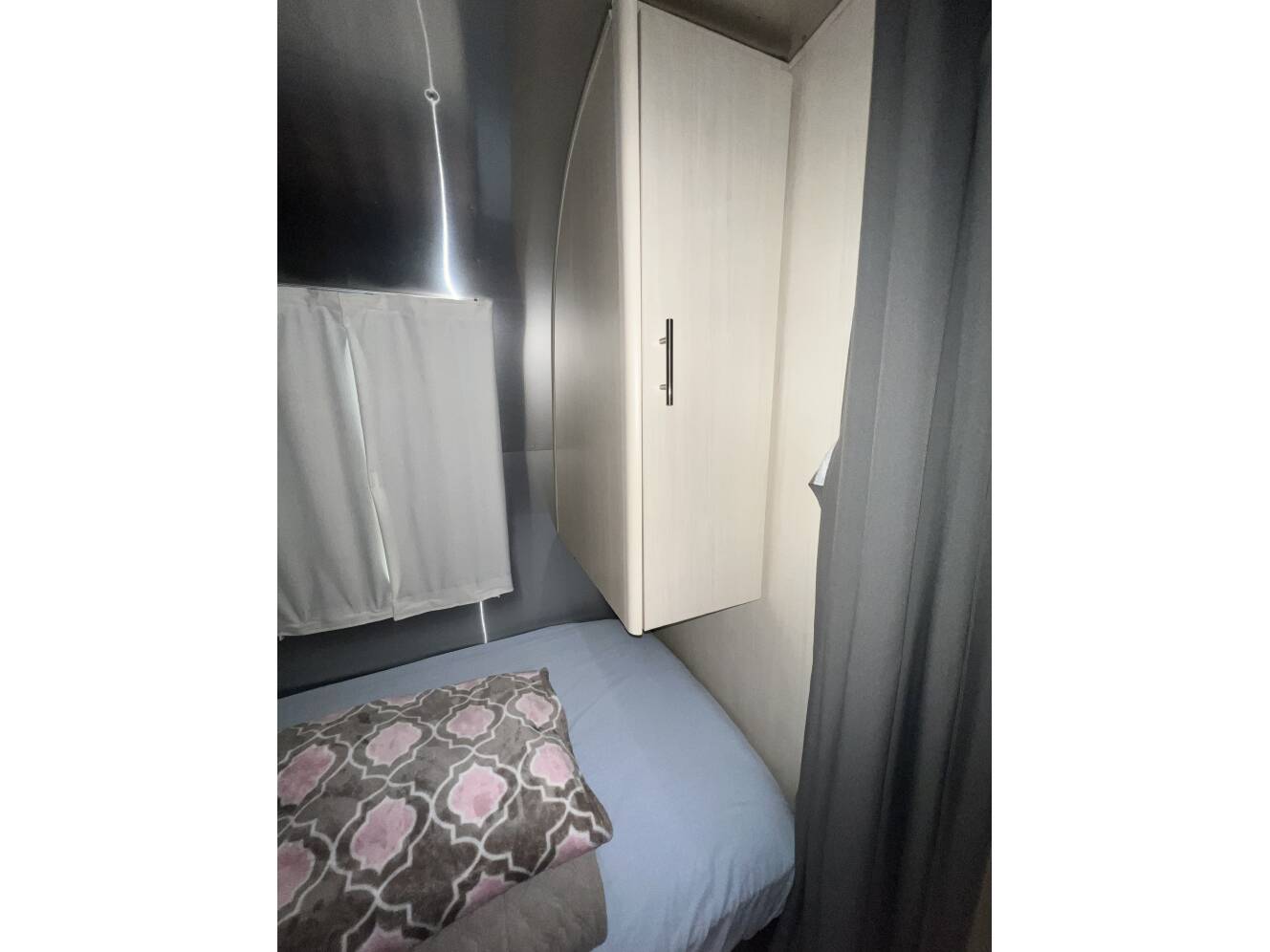 A photo of this 2023 Airstream FLYING CLOUD 25FB TWIN