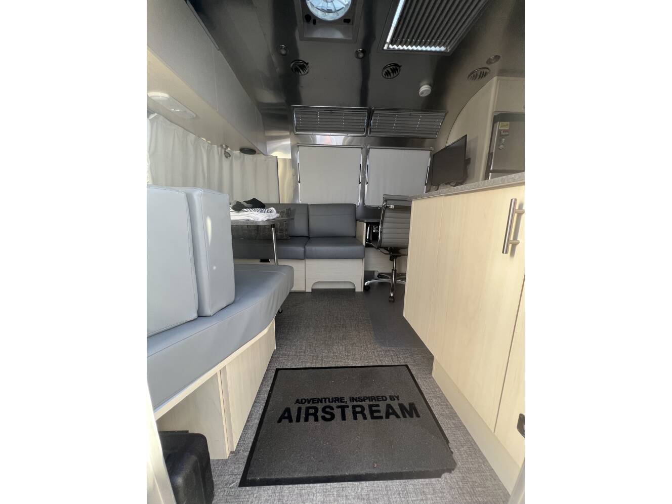 A photo of this 2023 Airstream FLYING CLOUD 25FB TWIN