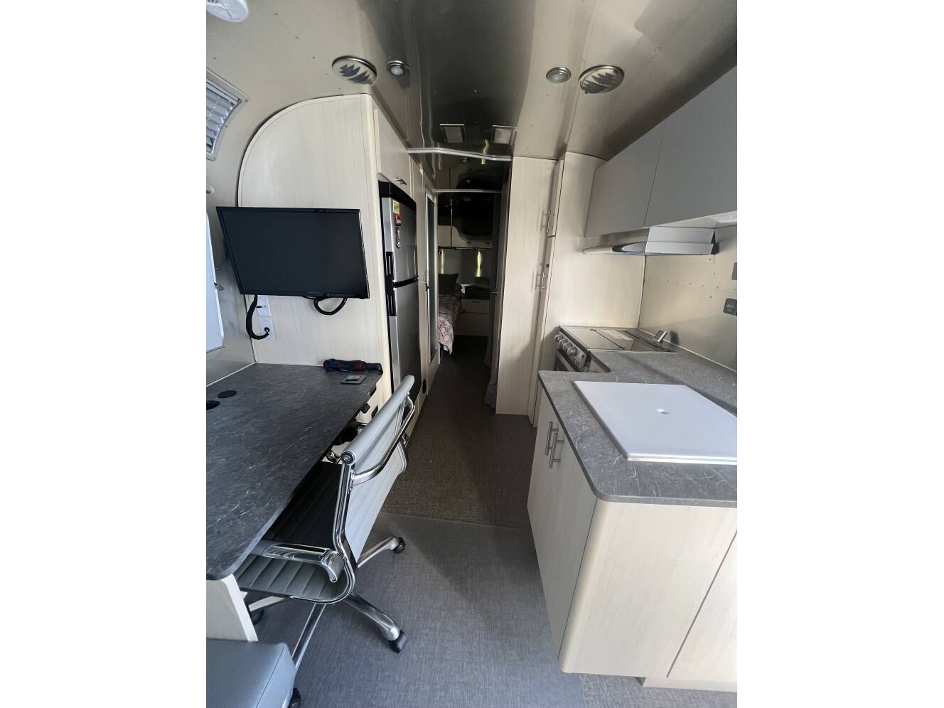 A photo of this 2023 Airstream FLYING CLOUD 25FB TWIN
