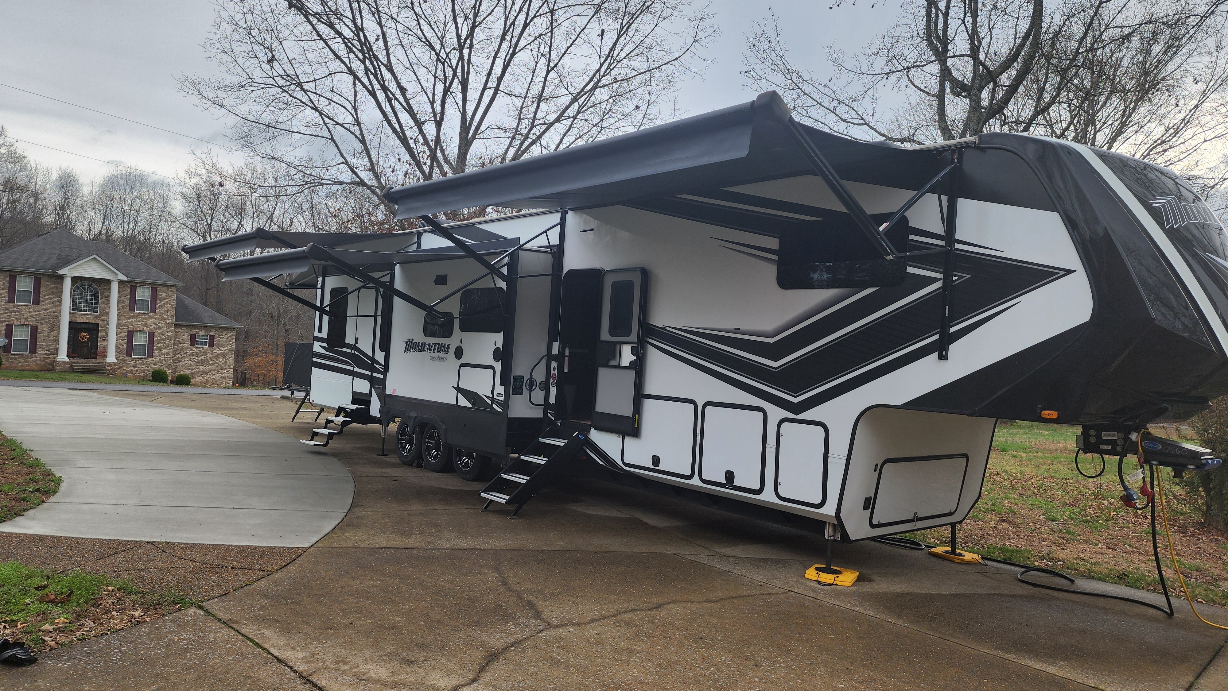 2023 Grand Design MOMENTUM 410TH RV