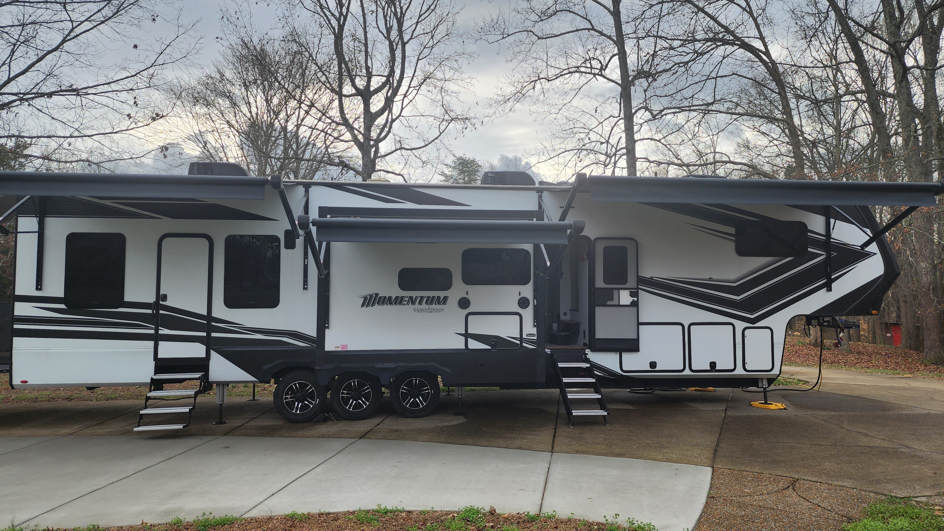 2023 Grand Design MOMENTUM 410TH in pleasant view TN