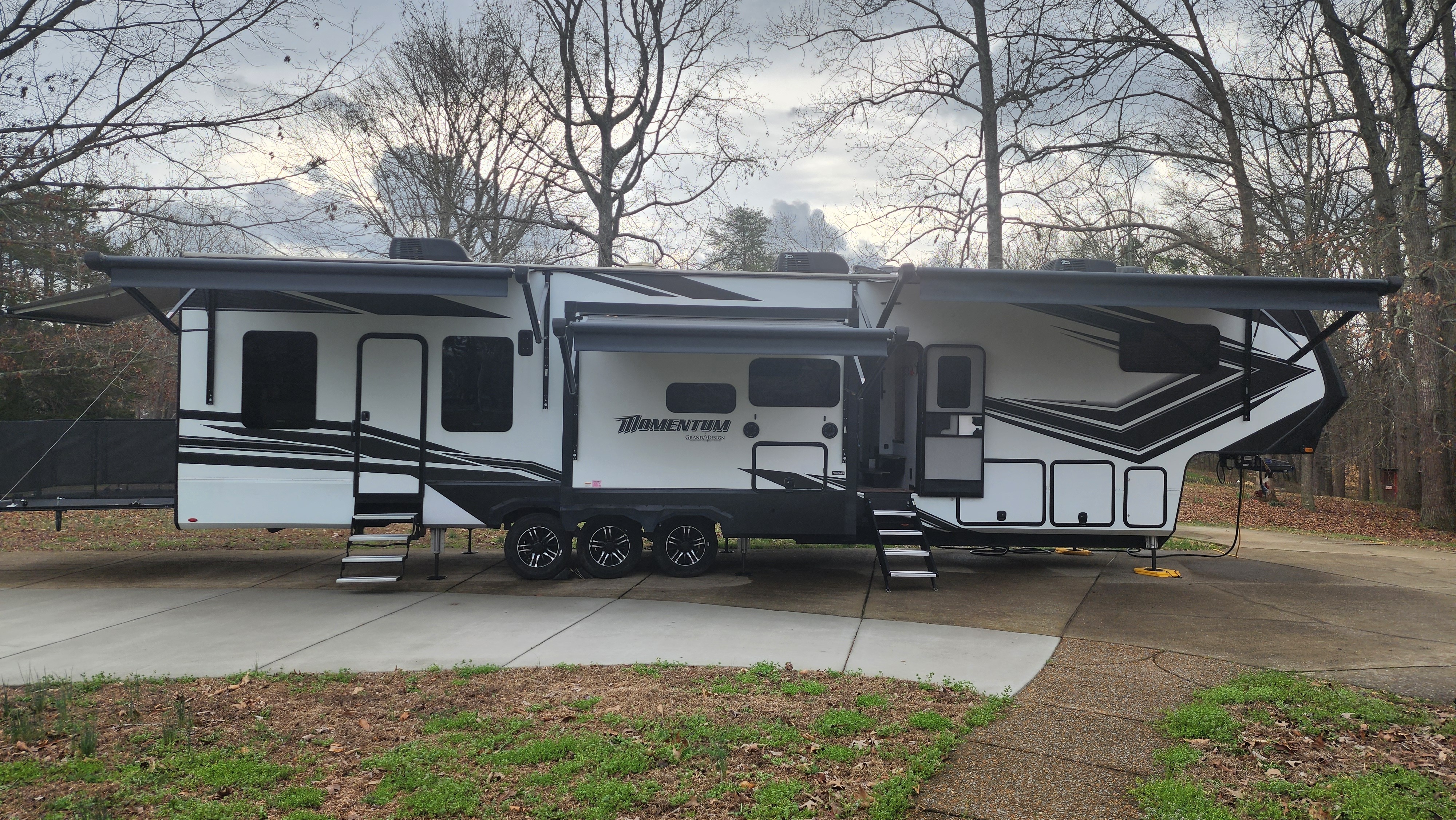 2023 Grand Design MOMENTUM 410TH RV